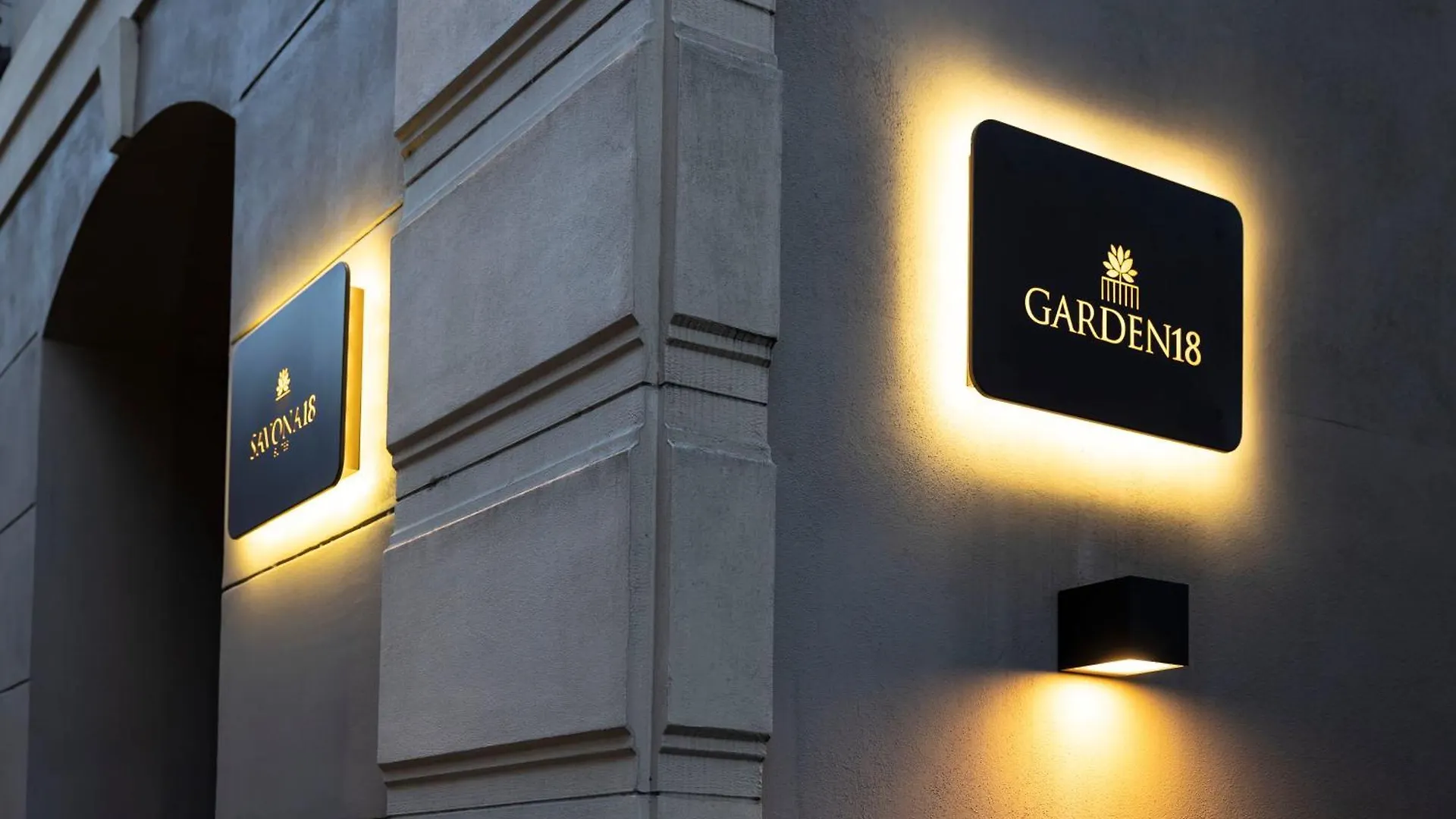 Savona 18 Suites Milan 4*,