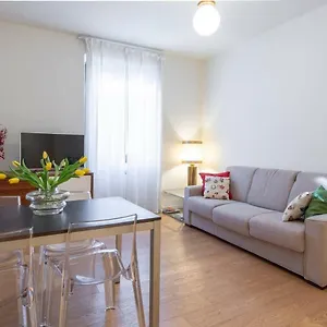 Joivy 1br In Isola With Stunning View To Bosco Verticale Milano